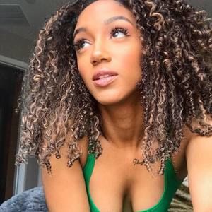 Meet your Posher, Ariana